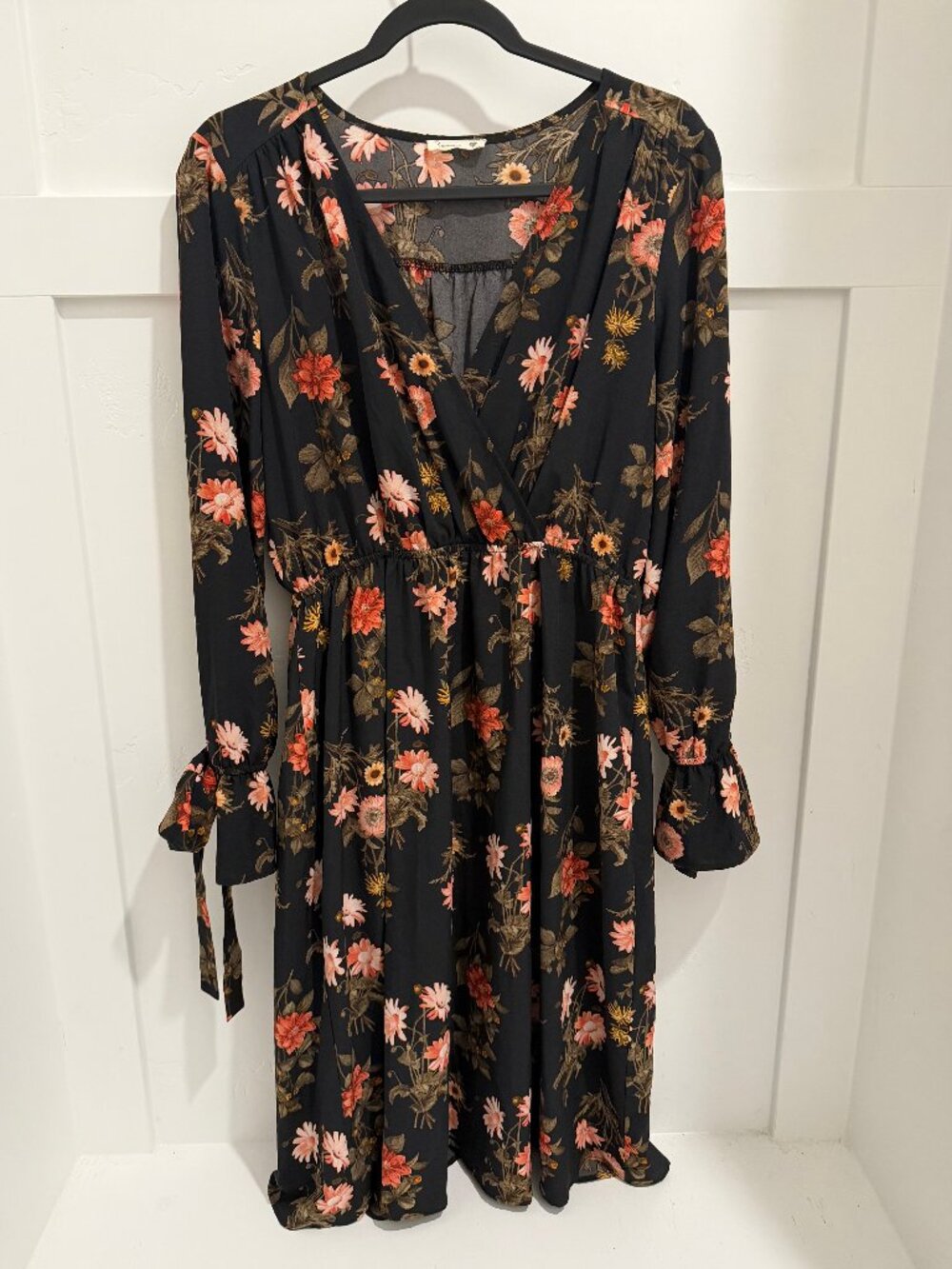 Soprano Black Floral Long Sleeve Dress XL Boho Tie Sleeve